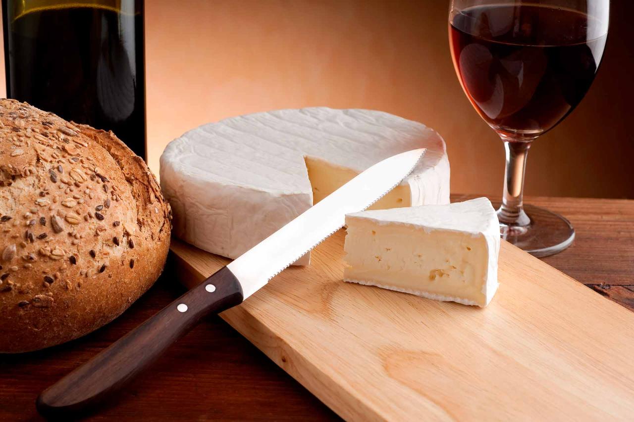 Cheese pairing with Pinot Noir.