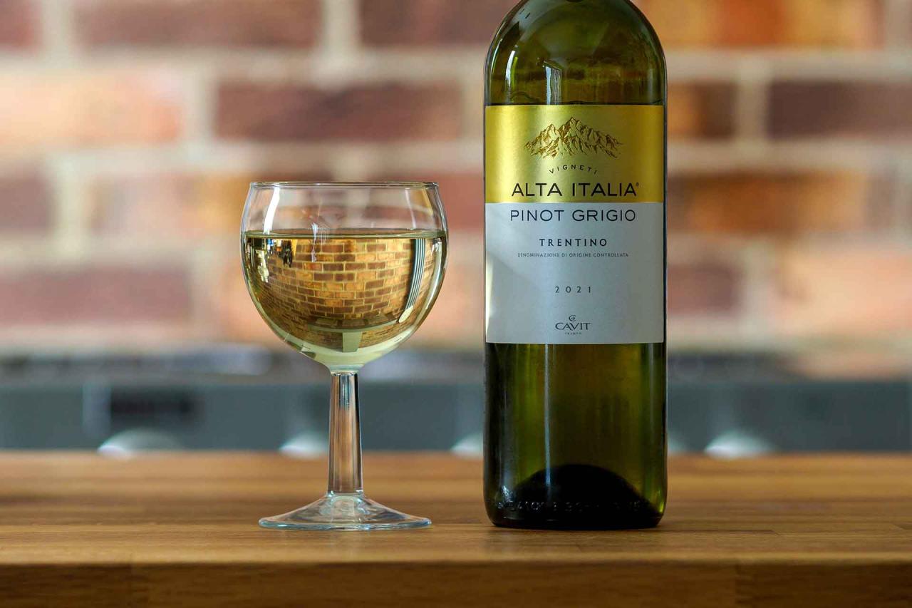 Is Pinot Grigio dry or sweet?.